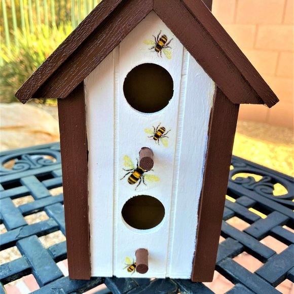 New Brown and White Bee Birdhouse - Picture 2 of 6
